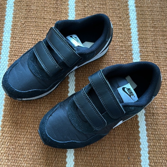 EUC Nike waffle sneakers - Picture 2 of 5